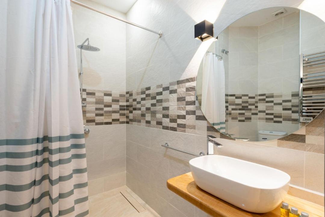 1 Bedroom 1 Bathroom Furnished - Justicia - Modern - Mintystay Мадрид Екстер'єр фото